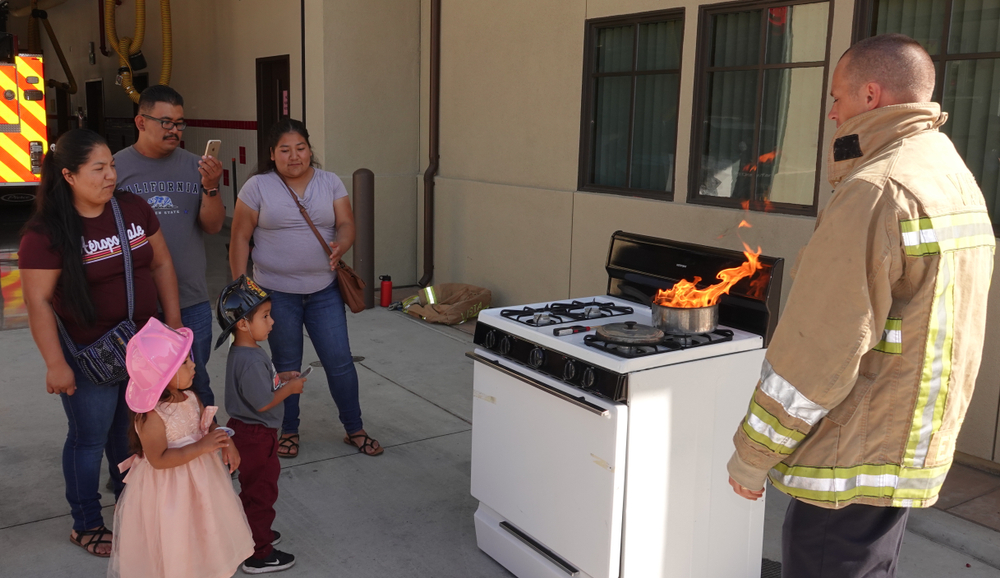 Vista,,ca,/,usa, ,october,12,,2019:,a,firefighter